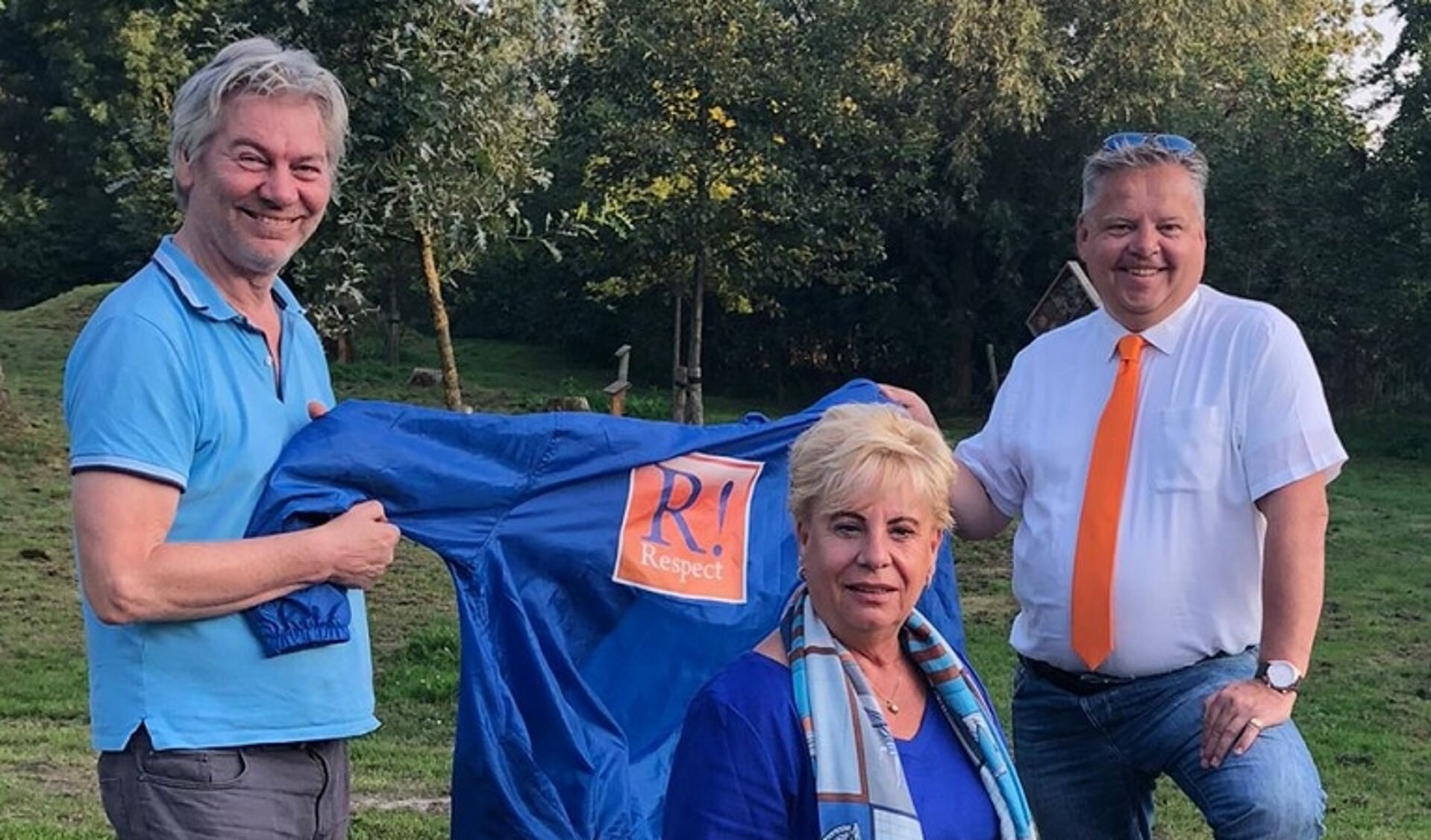Tineke Ras is alweer weg bij Respect Almere. Links fractievoorzitter René Eekhuis (Foto: aangeleverd)
