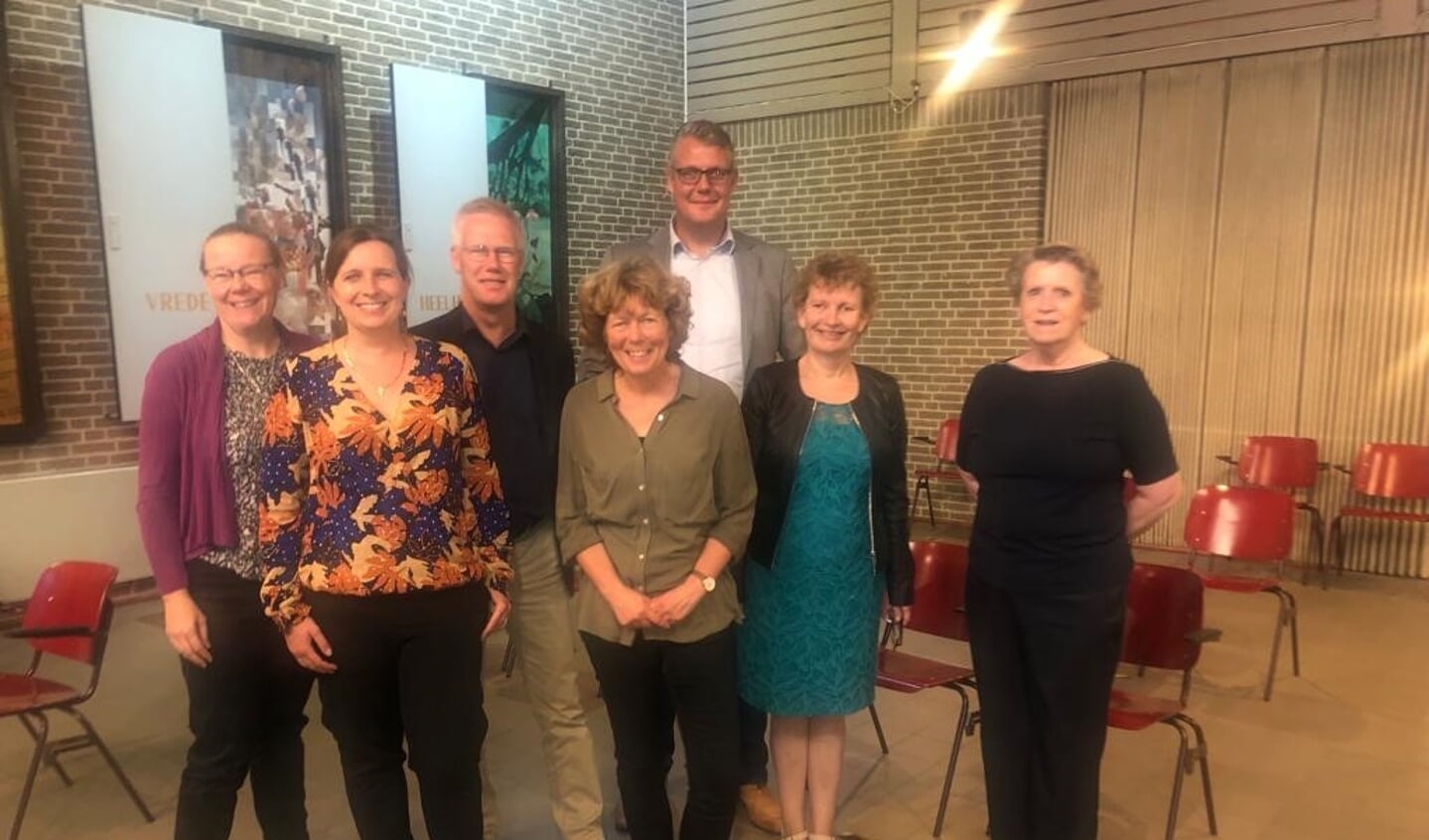 De eerste 7 van het CDA, met in het midden wethouder Froukje de Jonge. (Foto: aangeleverd)