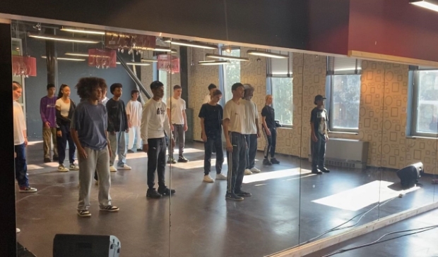 <p>Roché Apinsa van dansschool Mind, Body & Soul heeft zijn eerste lessen al gegeven in de Cultuurdôme. (Foto: aangeleverd)</p>