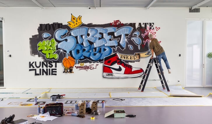 Marcel Labrie maakte een graffity-kunstwerk voor de tentoonstelling StreetCred in Kunstlinie. (Foto: Feenstra Fotografie)