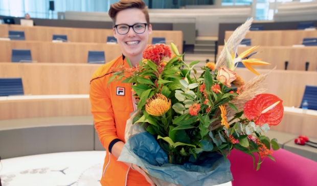 <p>Bo Kramer werd donderdag gehuldigd op het stadhuis. (Foto: Fred Rotgans)</p>