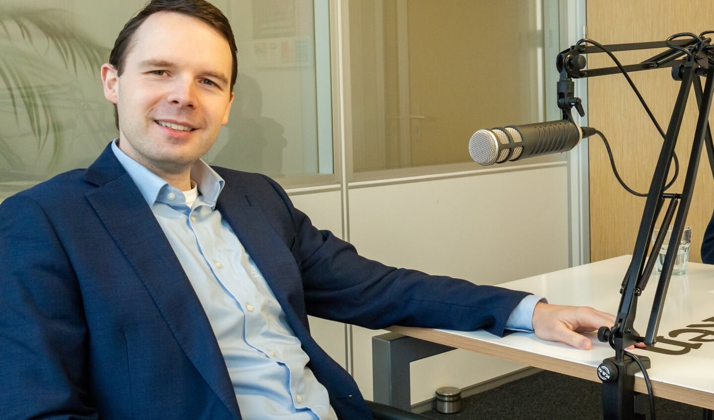 Wethouder Julius Lindenbergh (VVD) komt met goed nieuws in de podcast. (Foto: Almere DEZE WEEK)