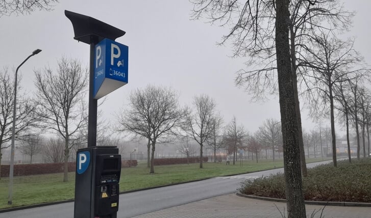 In de Stedenwijk is onder meer aan het begin van de Amsterdamweg een parkeerautomaat geplaatst . (Foto: Almere DEZE WEEK)
