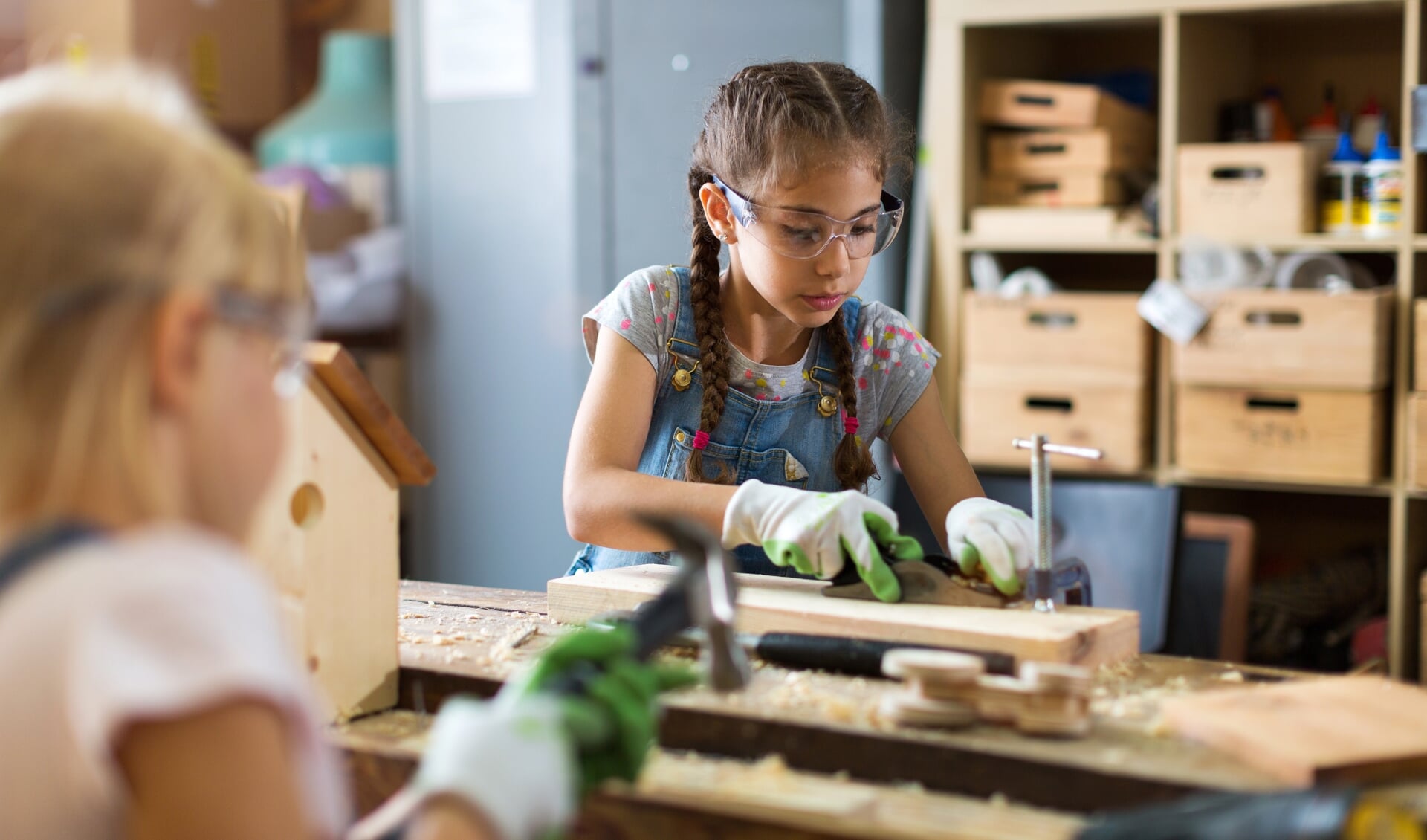 Ambachtsvakken zijn belangrijk op een vrijeschool. (Foto: Adobe Stock)