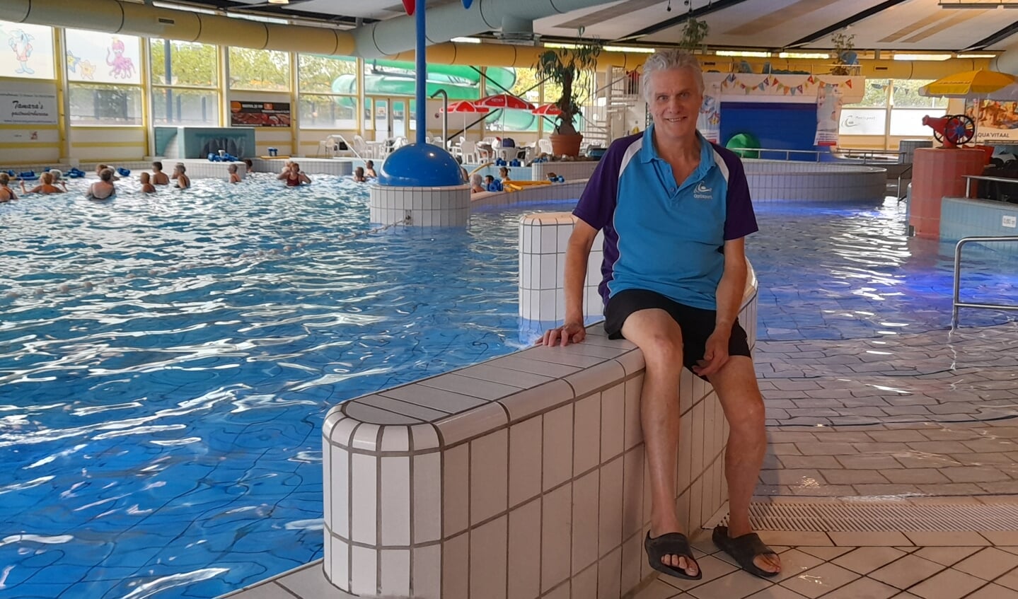 Badmeester Chris van der Hoek gaat met pensioen. (Foto: Almere DEZE WEEK)