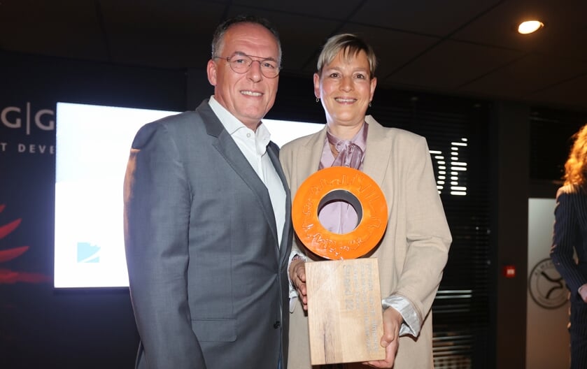 Martin en Marina Ort, eigenaren Strand22, winnaar ondernemersprijs categorie Starter van het jaar (Foto: Fred Rotgans)