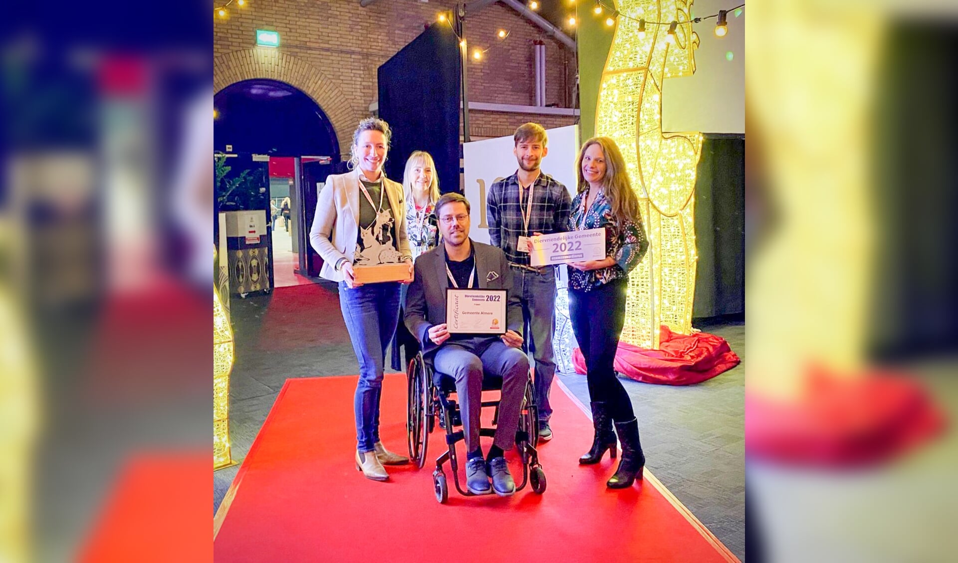 vl.n.r. Eva van Duijn (adviseur dierenwelzijn gemeente Almere). Martine Puhl, wethouder Jesse Luijendijk, Kjell van Wijlandt, en Marjolijn Veenstra, laatste 4 van de Partij voor de Dieren) (Foto: aangeleverd)