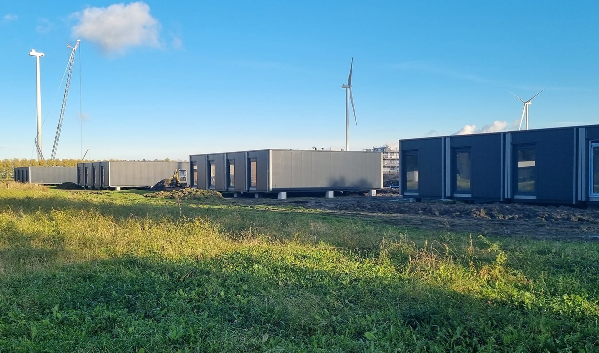 De woningen staan er al, maar de omliggende kavel moet nog moet nog worden ingericht. (Foto: aangeleverd)