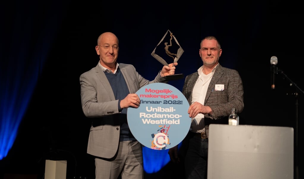 De Mogelijkmakersprijs, een trofee van kunstenaar Frans van de Ven, ging naar Unibail-Rodamco-Westfield. (Foto: Studio Frameworks)