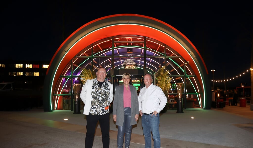 Casper de Rooi, Marina en Martin Ort voor Strand22. (Foto: Fred Rotgans)