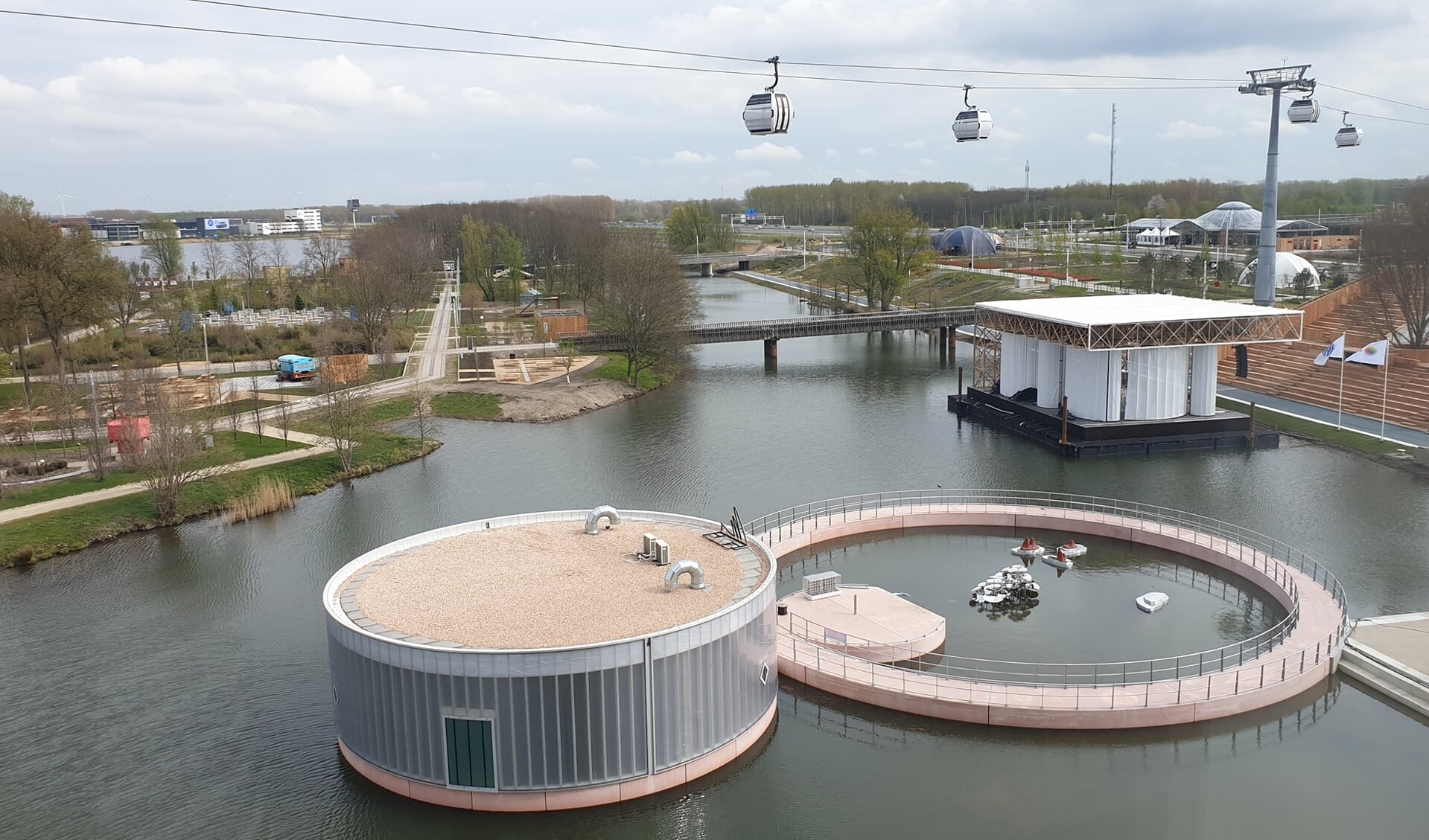 Kunstpaviljoen M. op het Floriade terrein bood een voorproefje van een toekomstig Almeers museum. (Foto: Almere DEZE WEEK)