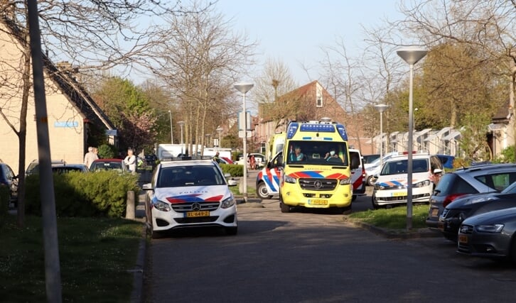 De ambulance kwam ter plaatste in de Beuvenstraat (Foto: HV Almere)