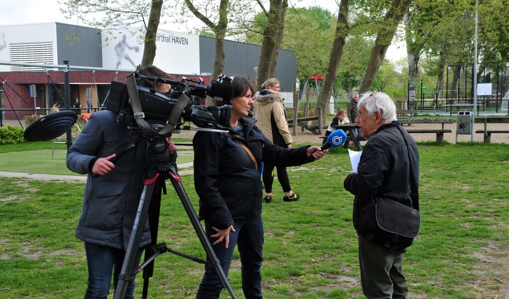 Woordvoerder Bob Friedländer vertelt aan Hart van Nederland over de petitie voor De Speelhaven. (Foto: Michelle Friedländer)