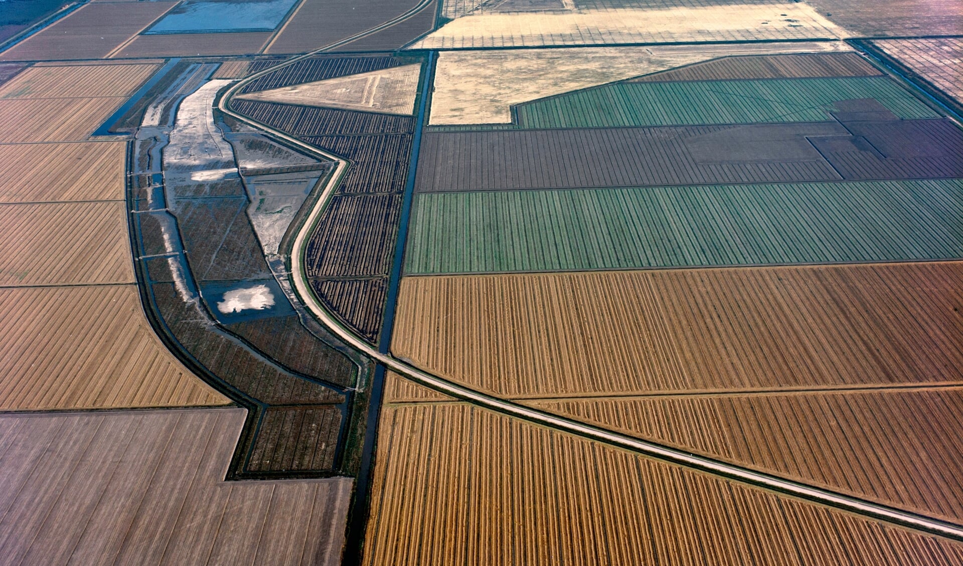 Aanleg van de Hogering in 1977, rechts komen Kruidenwijk en Muziekwijk. (Foto: Bart Hofmeester (C)Roel Dijkstra)
