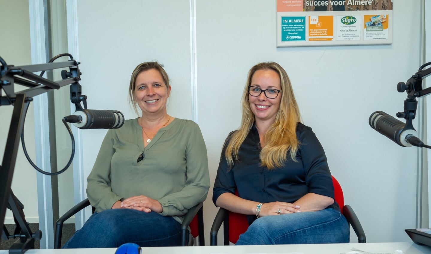 Nienke Nieuwenhuizen van het CDA (L) en Leida Höhle van de PvdA (Foto: Almere DEZE WEEK)