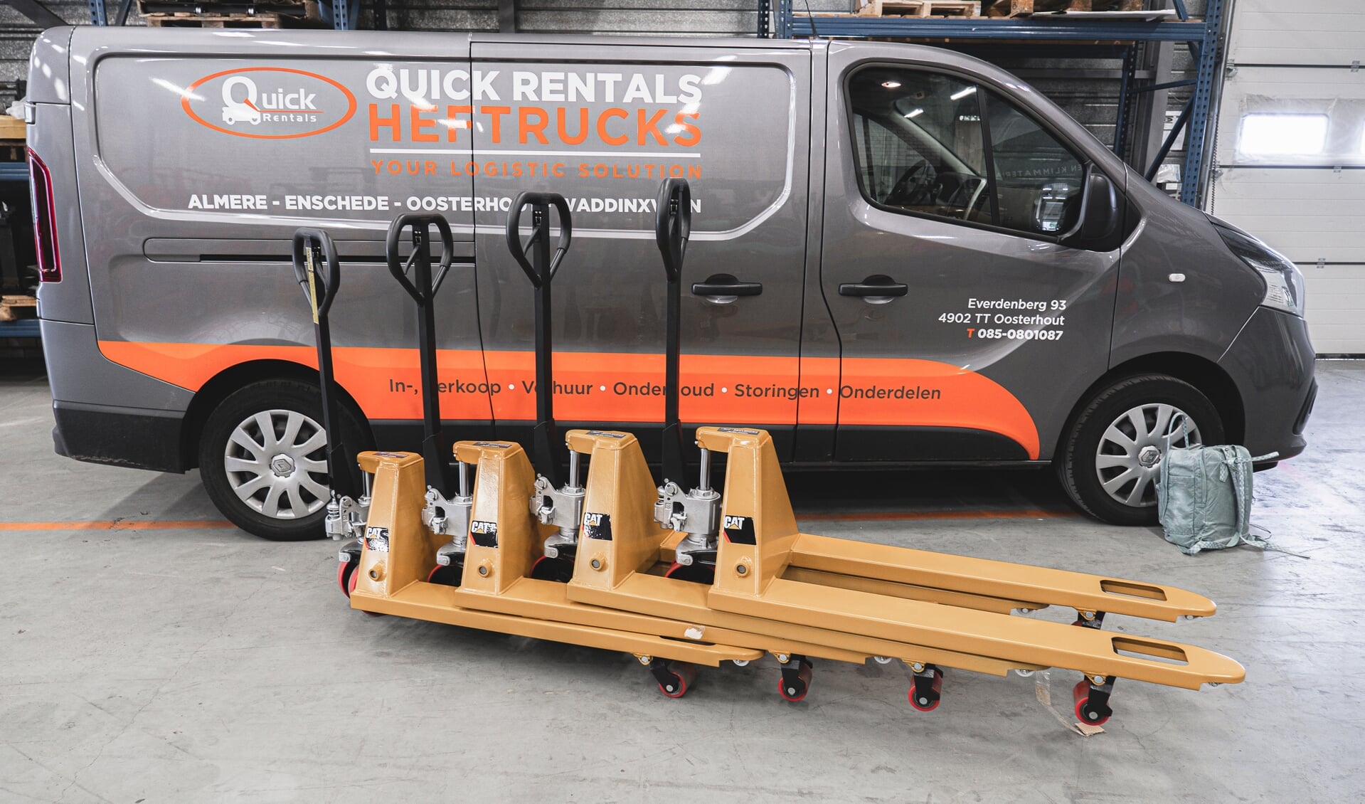 Quick Rentals levert gratis pompwagens en heftrucks om spullen van de beursvloer naar de vrachtwagens van Zending over Grenzen te vervoeren. (Foto: aangeleverd)