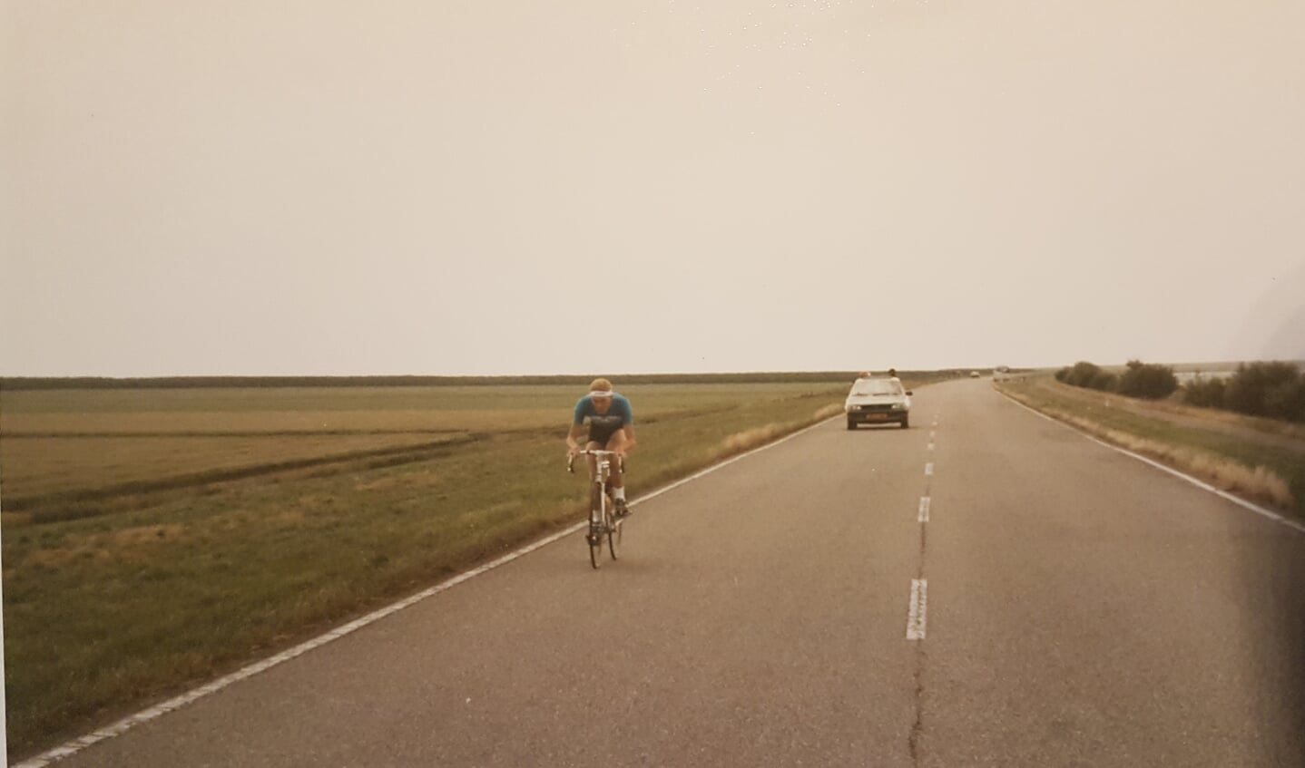 40 jaar geleden werd de mini-triatlon nog in een kale polder gehouden. (Archieffoto: De Meergronden)