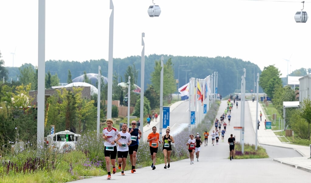 De Floriade Expo was onderdeel van het parcours van de 11e Almere City Run. (Foto: Fred Rotgans)