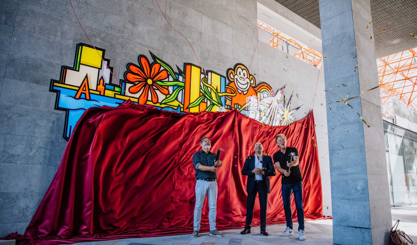 Het kunstwerk wordt onthuld