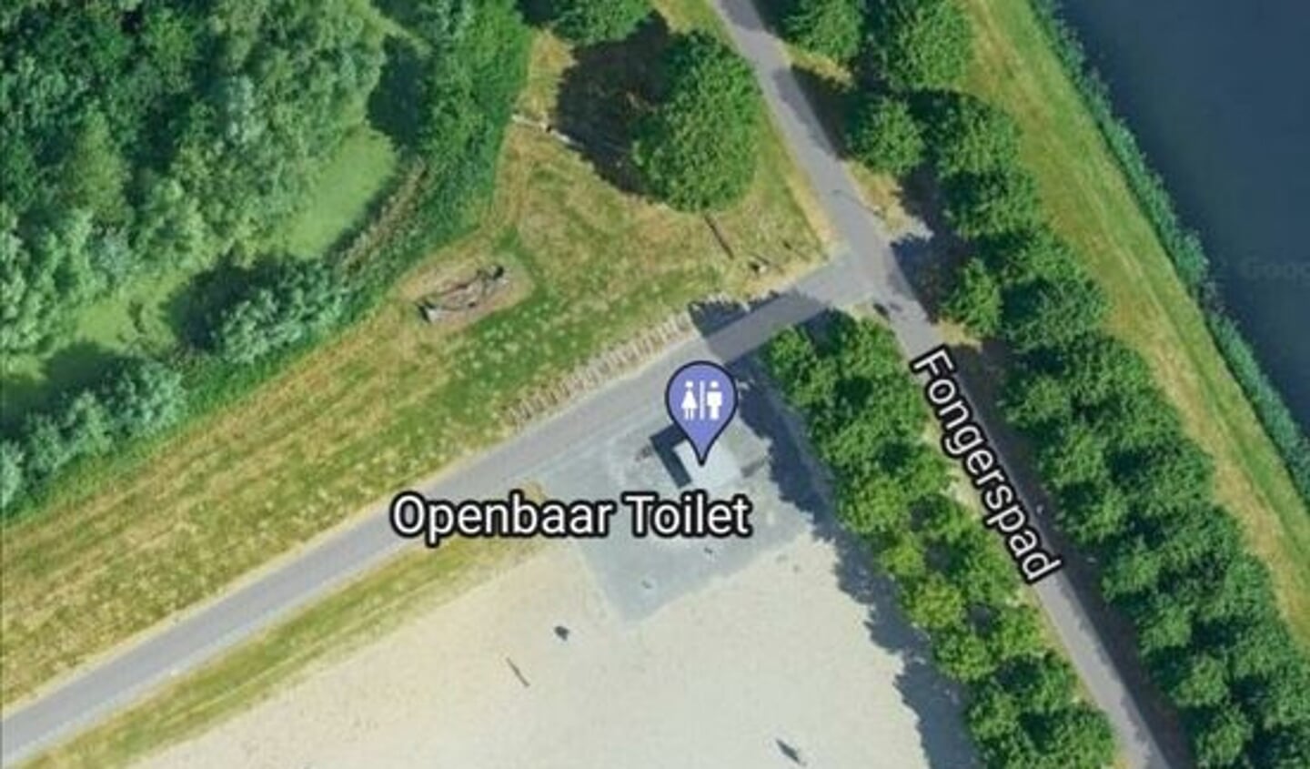 Het toiletgebouw bij het Lumièrestrand. (Foto: politie)