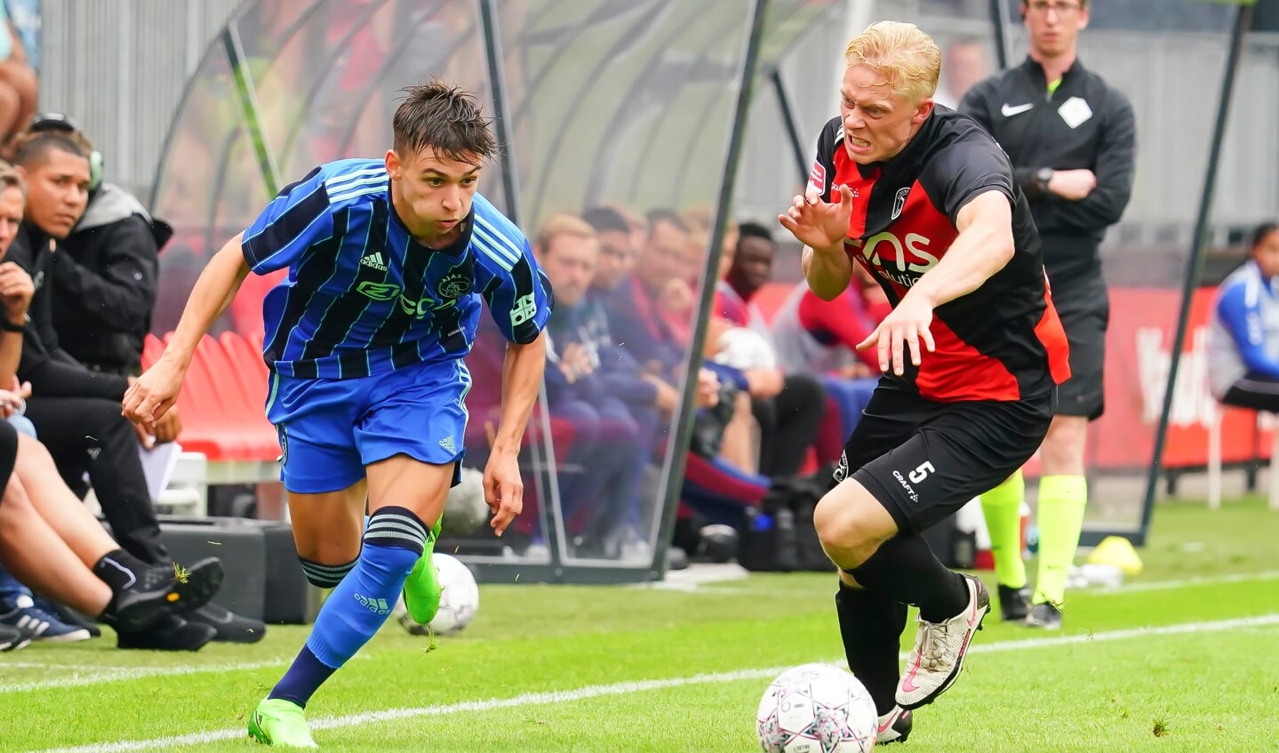 Francisco Conceição in duel met Thomas Poll (Foto: Fred Rotgans)