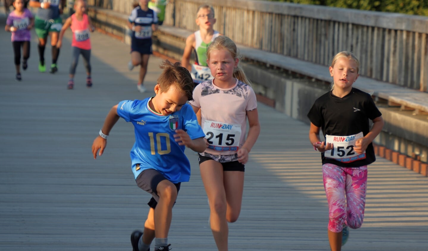 De Floriaderun ging zaterdagavond van start met de Kids Run. (Foto: Studio Fred Rotgans / Rinus Lettinck)