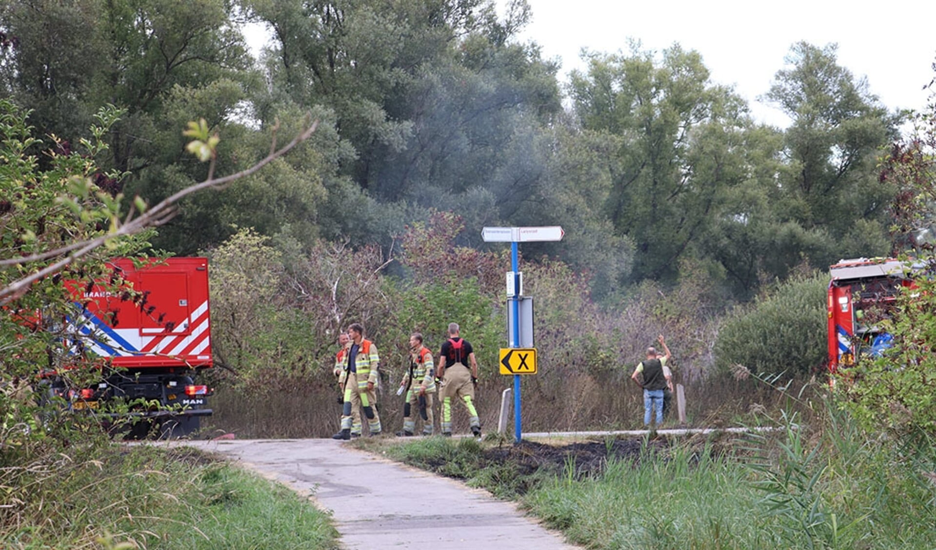 Meerdere brandjes in Kotterbos. (Foto: HV Almere)