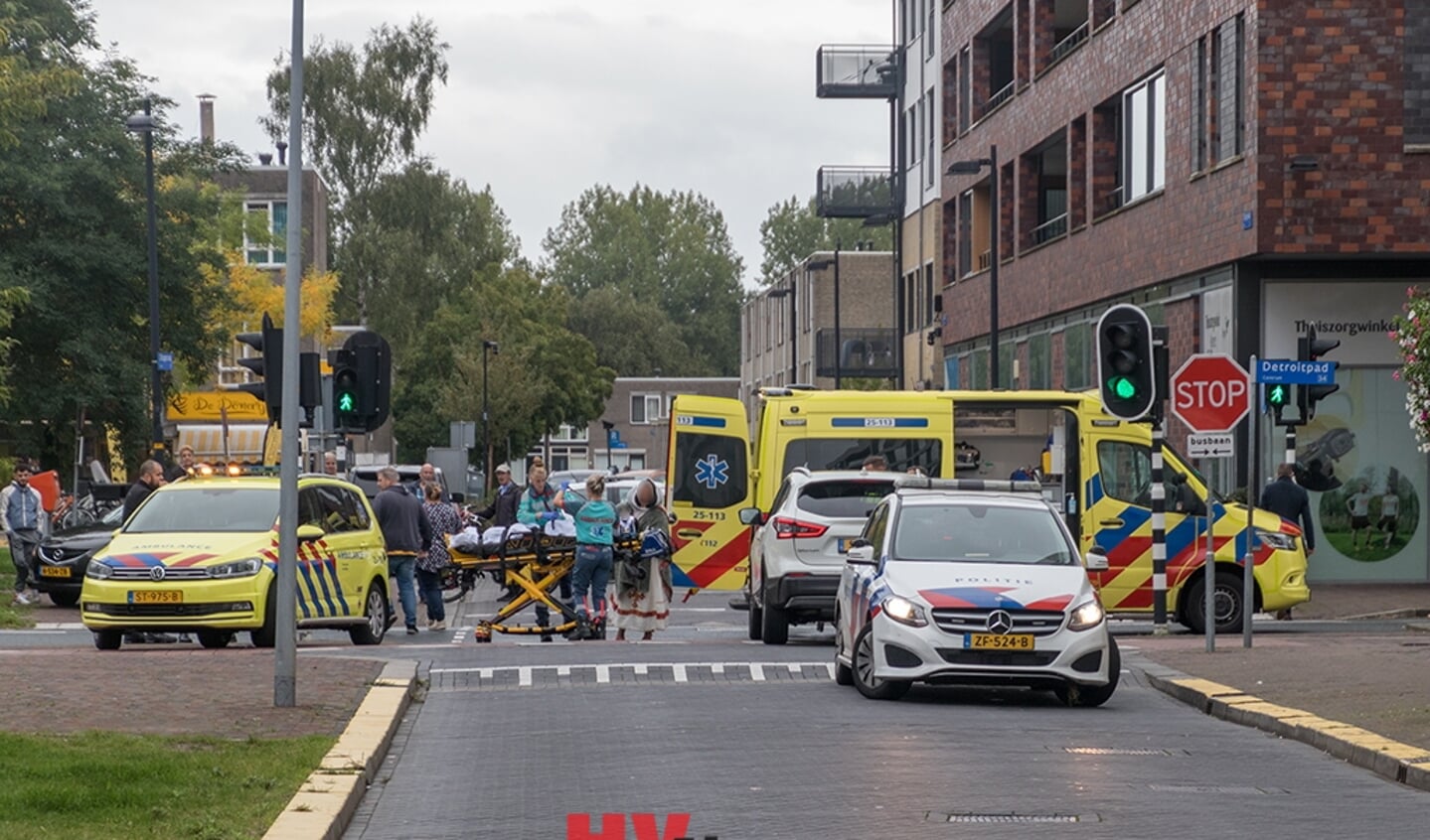 De man moest naar het ziekenhui worden gebracht. (Foto: HV Almere)