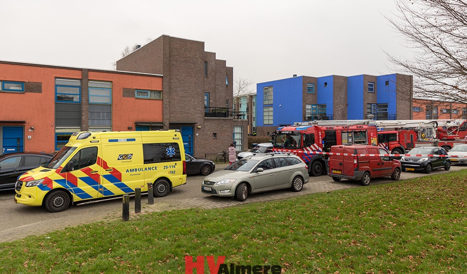 Brandweer en ambulance rukten uit. (Foto: HV Almere)