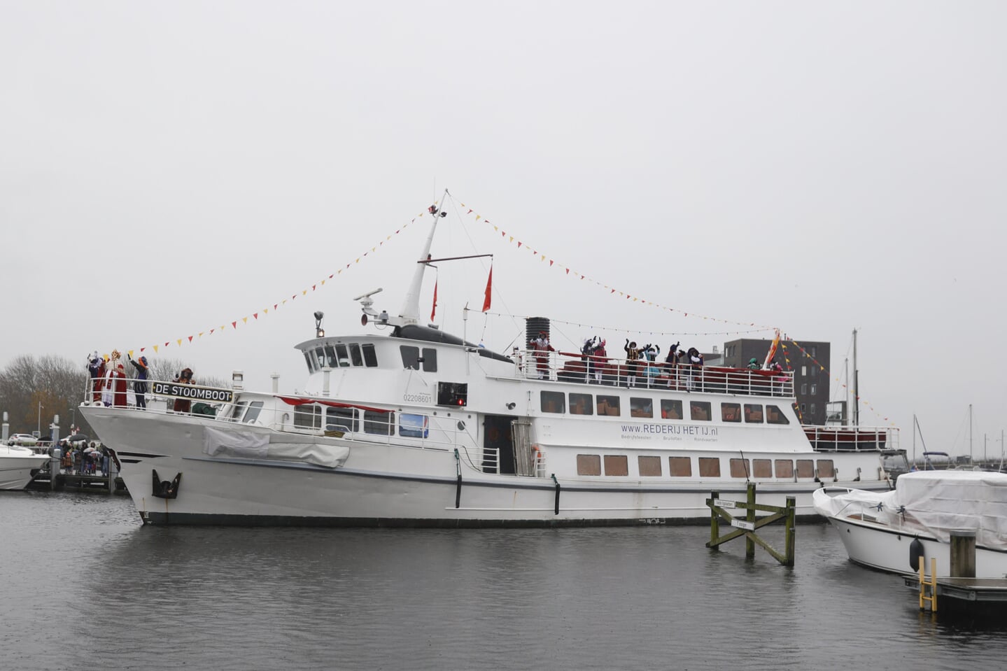 Sinterklaas in Almere Haven. (Foto: Fred Rotgans)