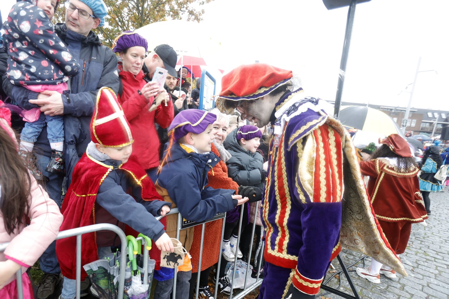 Sinterklaas in Almere Haven. (Foto: Fred Rotgans)