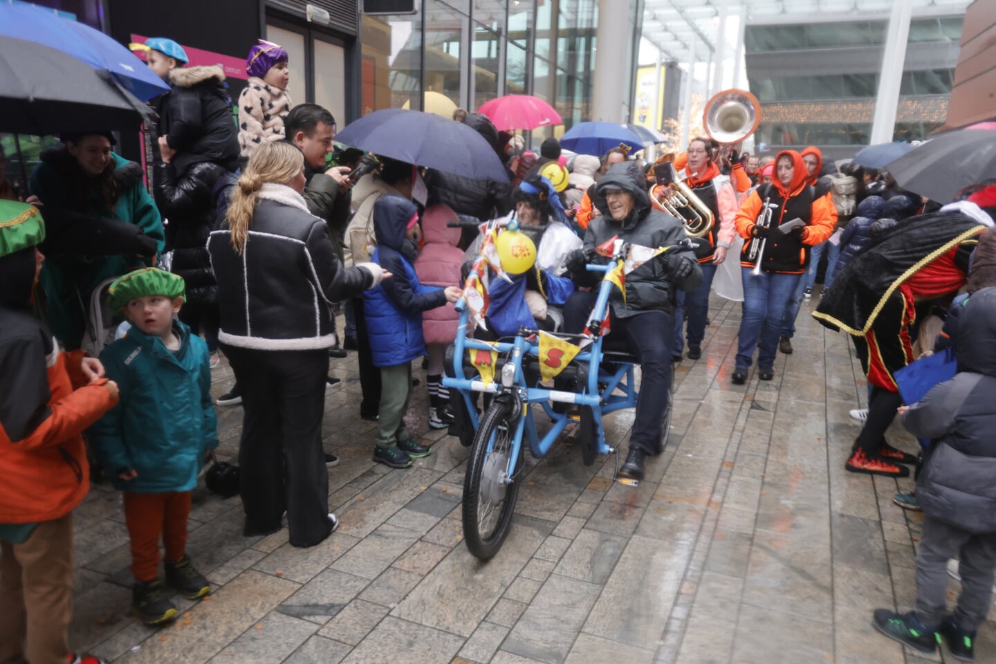 Sintparade in Almere Centrum. (Foto: Fred Rotgans)