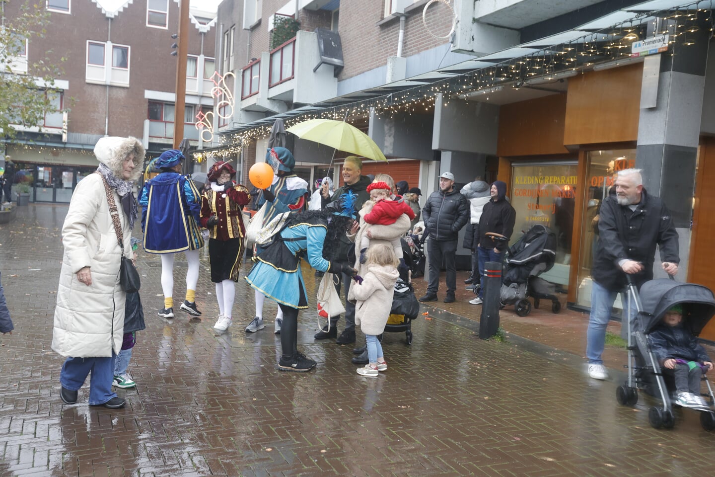 Sinterklaas in Almere Haven. (Foto: Fred Rotgans)