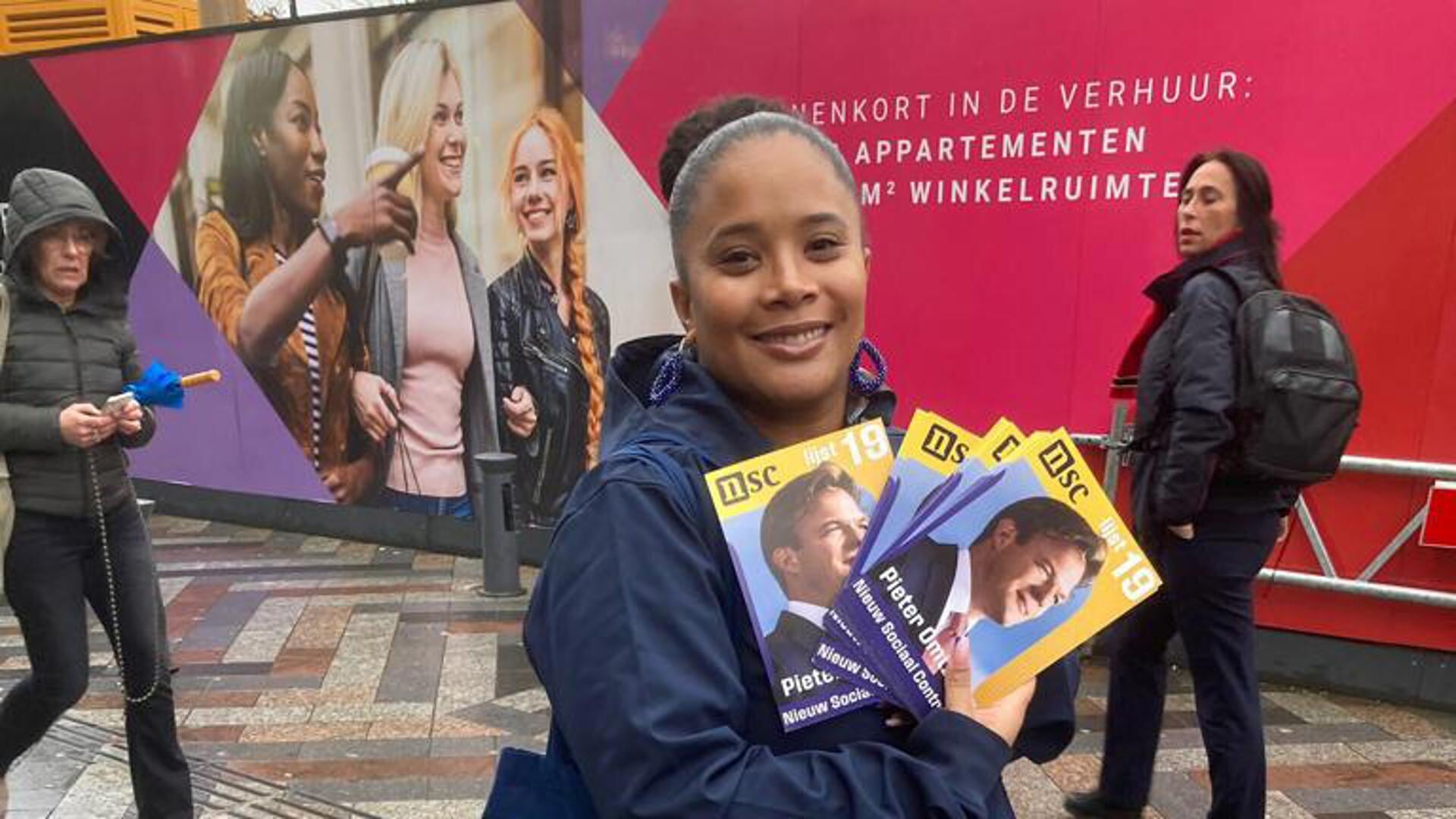 Faith Bruyning flyert in Almere Stad (Foto: aangeleverd)