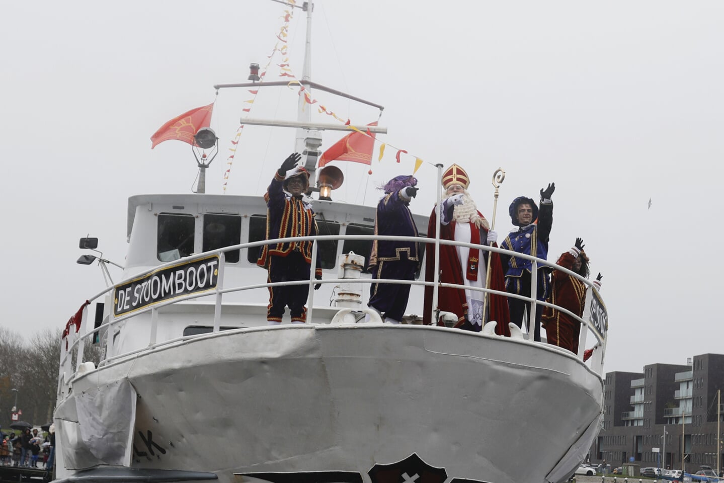 Sinterklaas in Almere Haven. (Foto: Fred Rotgans)