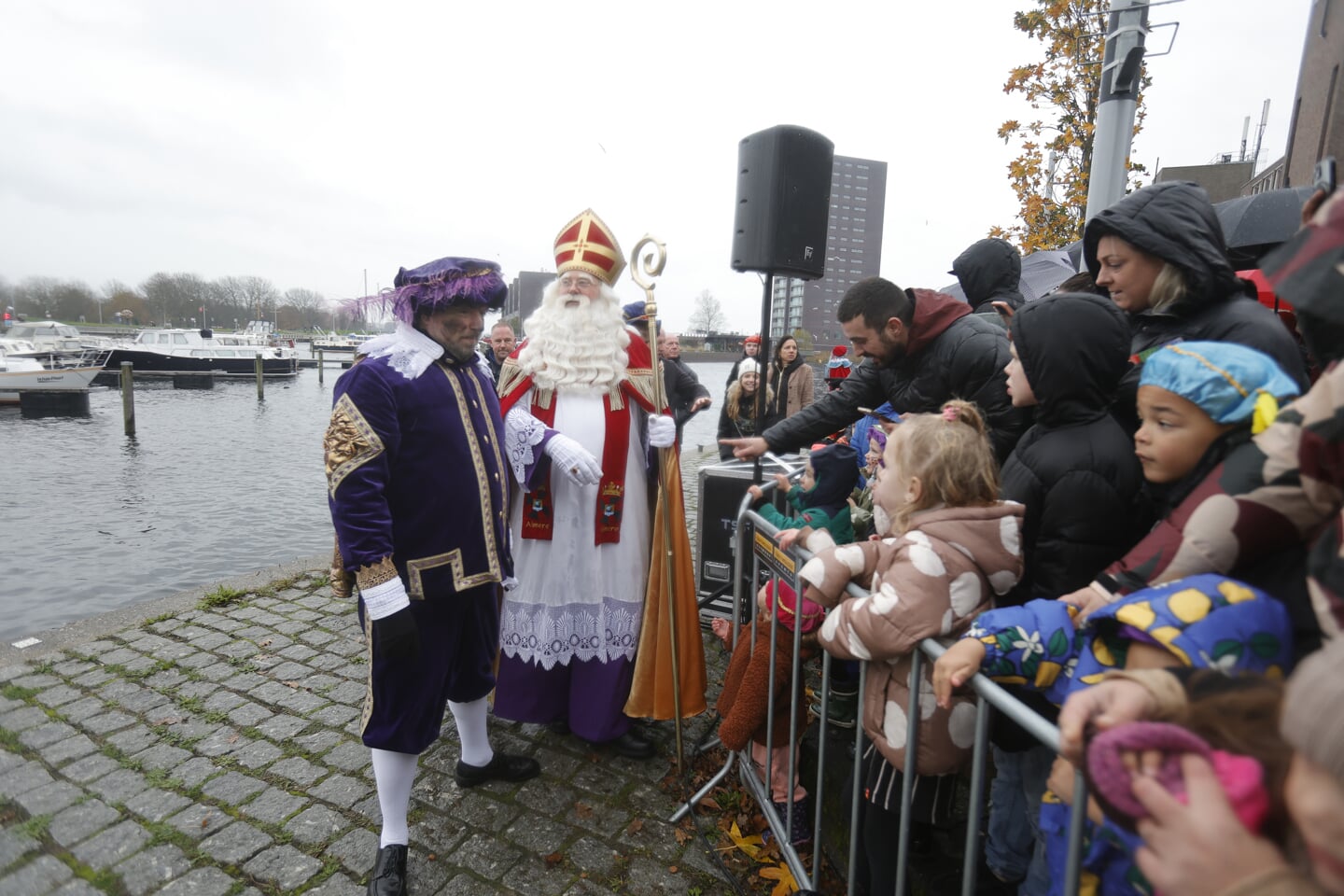 Sinterklaas in Almere Haven. (Foto: Fred Rotgans)