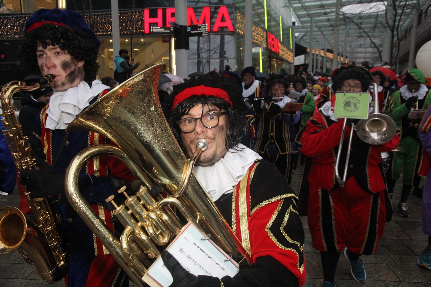 Sintparade in Almere Centrum. (Foto: Fred Rotgans)