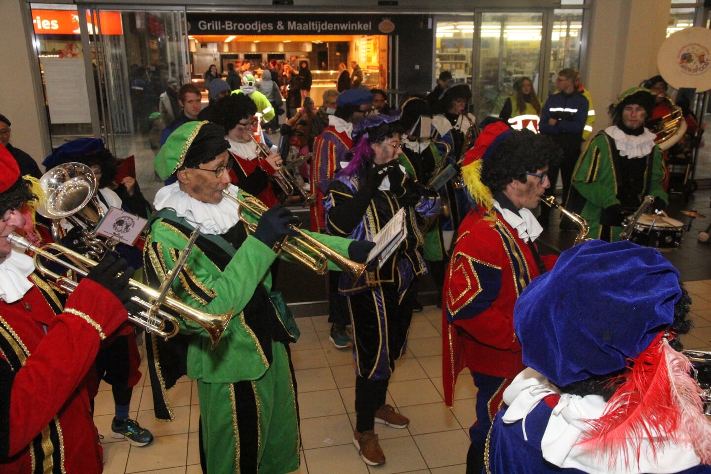 Sintparade in Almere Centrum. (Foto: Fred Rotgans)