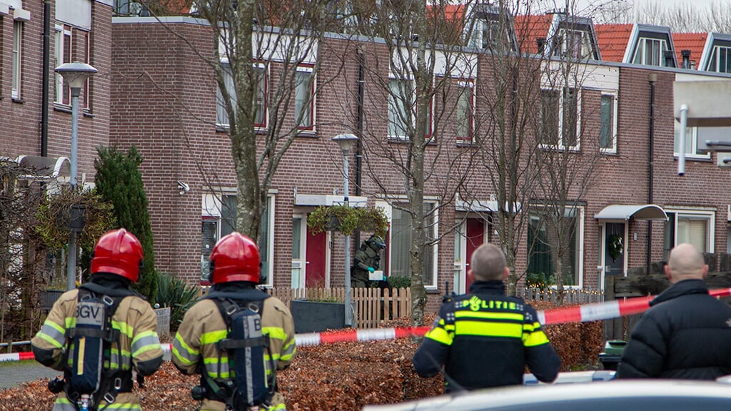 Aan de Kornwierde in Haven werd vrijdag opnieuw een explosief aangetroffen. (Foto: HV Almere)