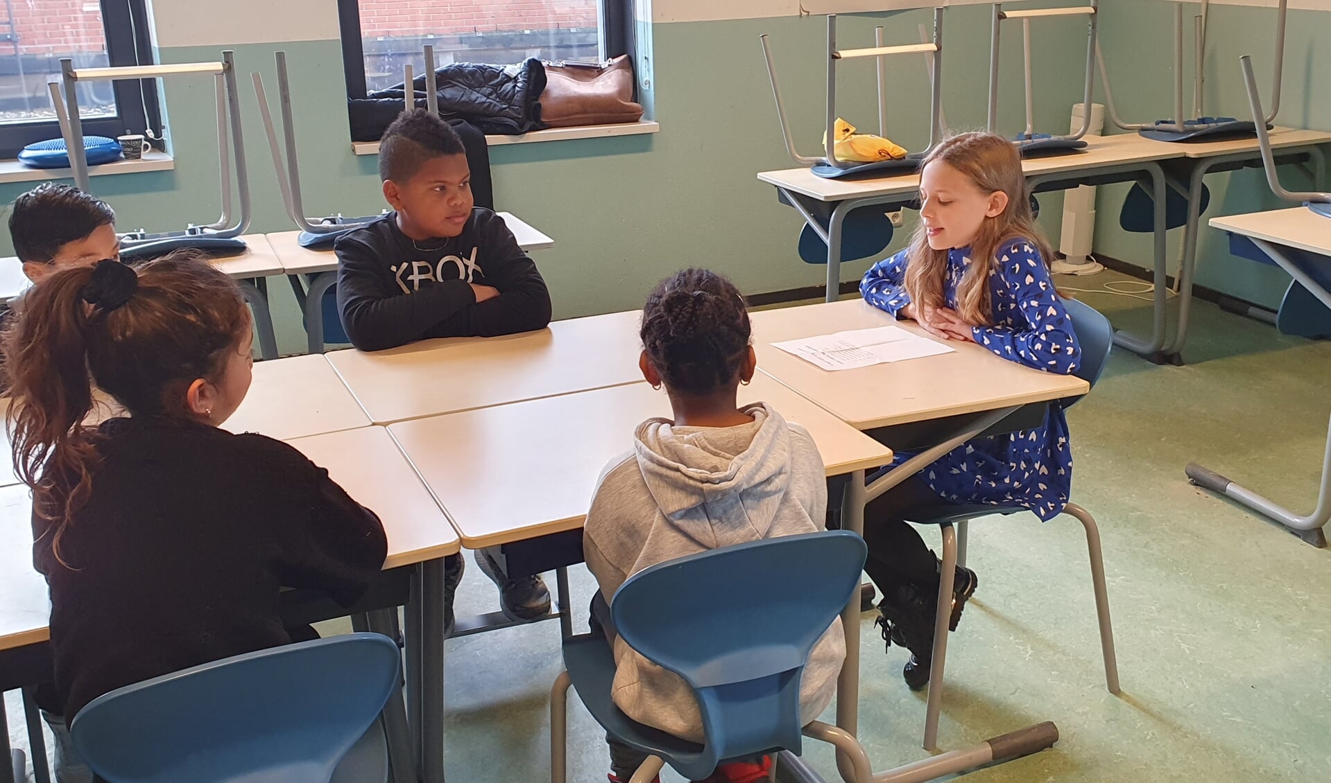 Kinderburgemeester Havana op bezoek bij de leerlingenraad van De Dukdalf (Foto: Almere DEZE WEEK)