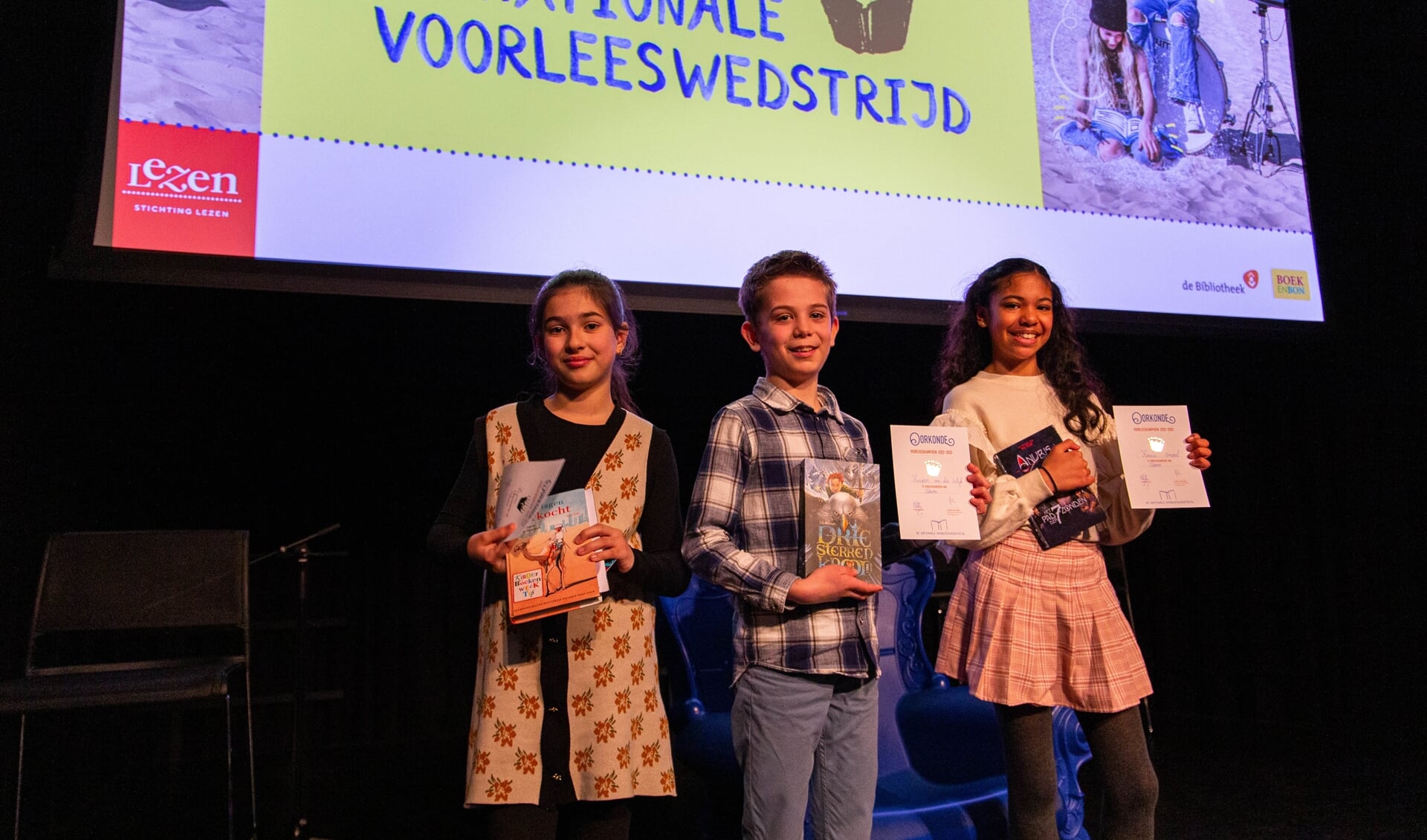 Liyana, Kasper en Kencia winnen de Almeerse voorleeswedstrijd. (Foto: aangeleverd)