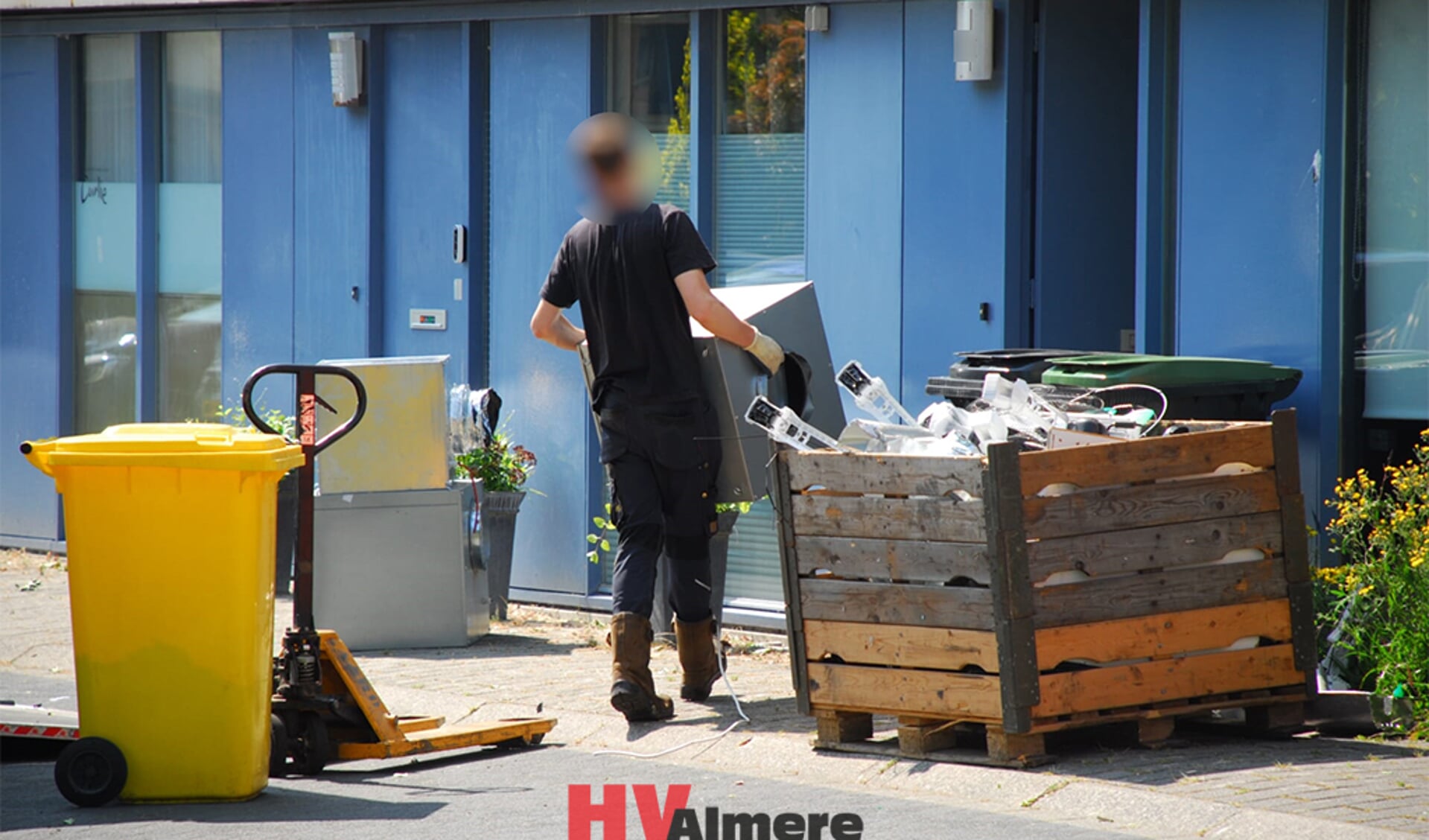 Een bedrijf verwijderde de planten. (Foto: HV Almere)