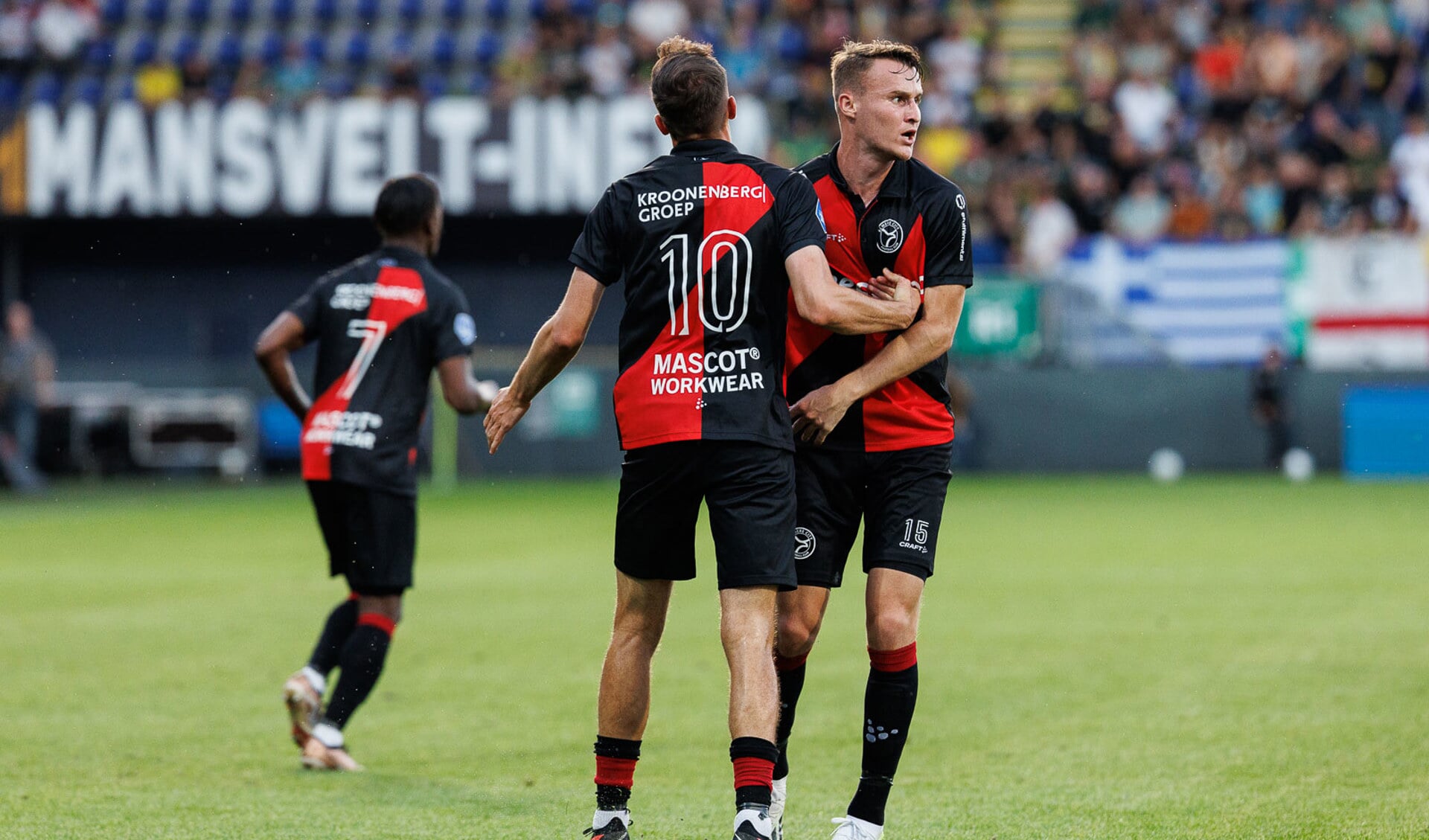 MASCOT Workwear en PLS maken Almere City FC shirts compleet