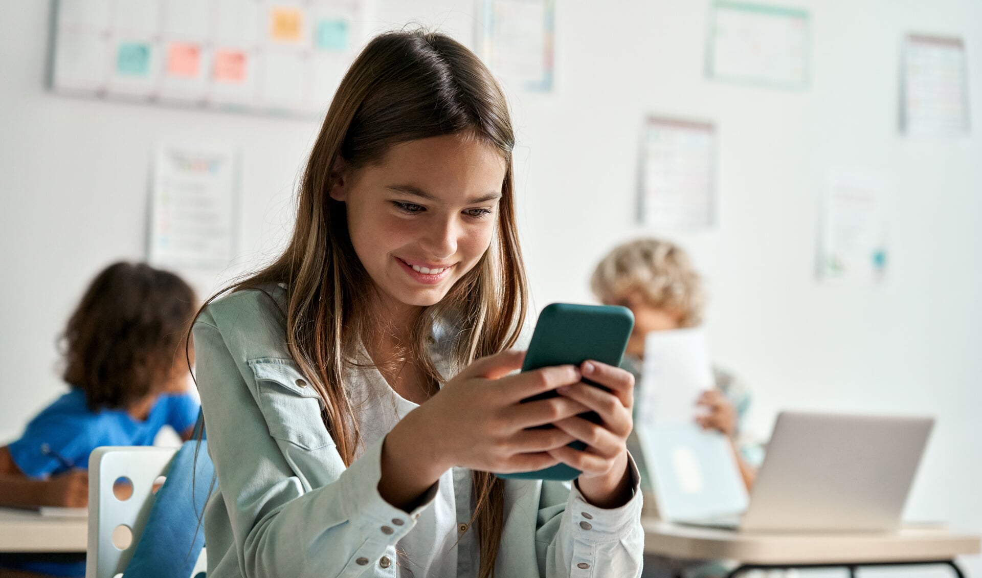 Het OVC weert mobieltjes nu al (Foto: AdobeStock)