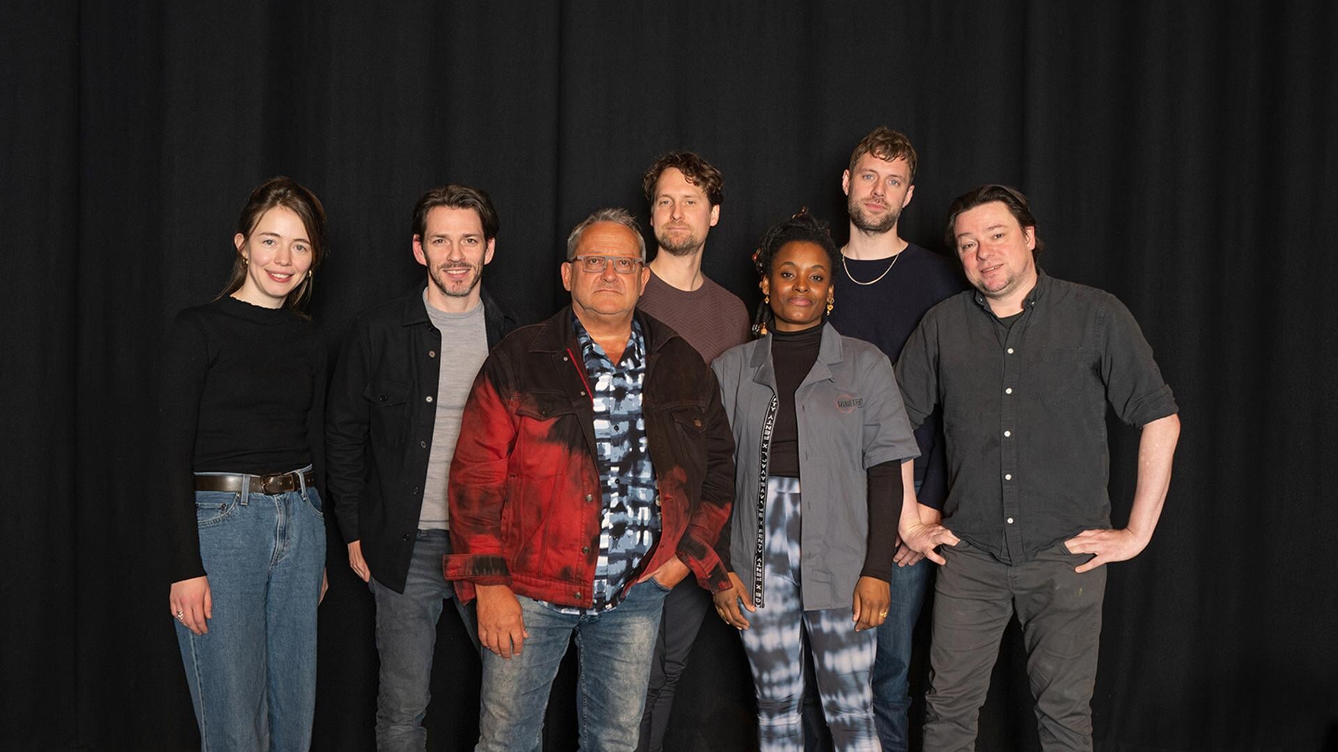 De cast van Lady+Lord MacBeth met schrijver Tom Lanoye en regisseur Olivier Diepenhorst. (Foto: Mona Alikhah)