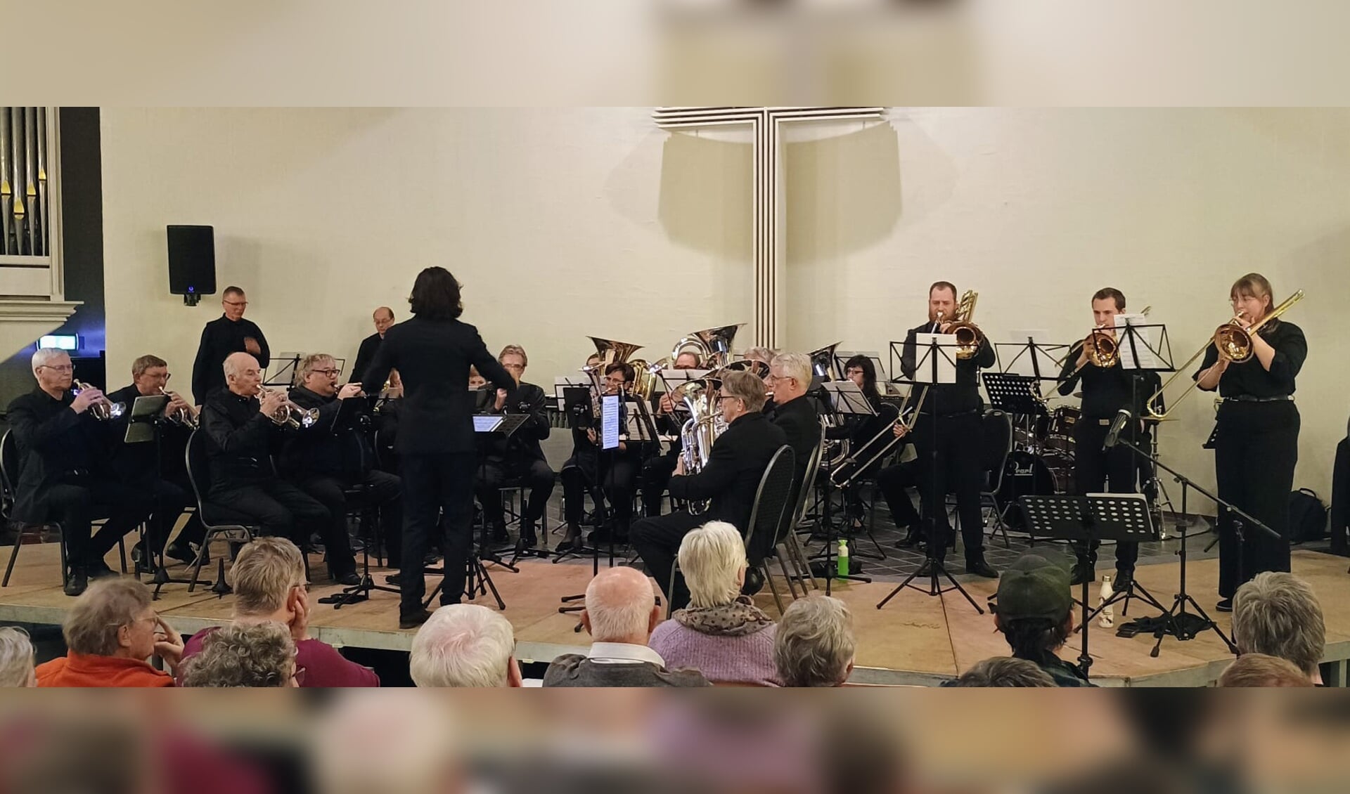 Brassband Almere in actie op festival in Zeewolde