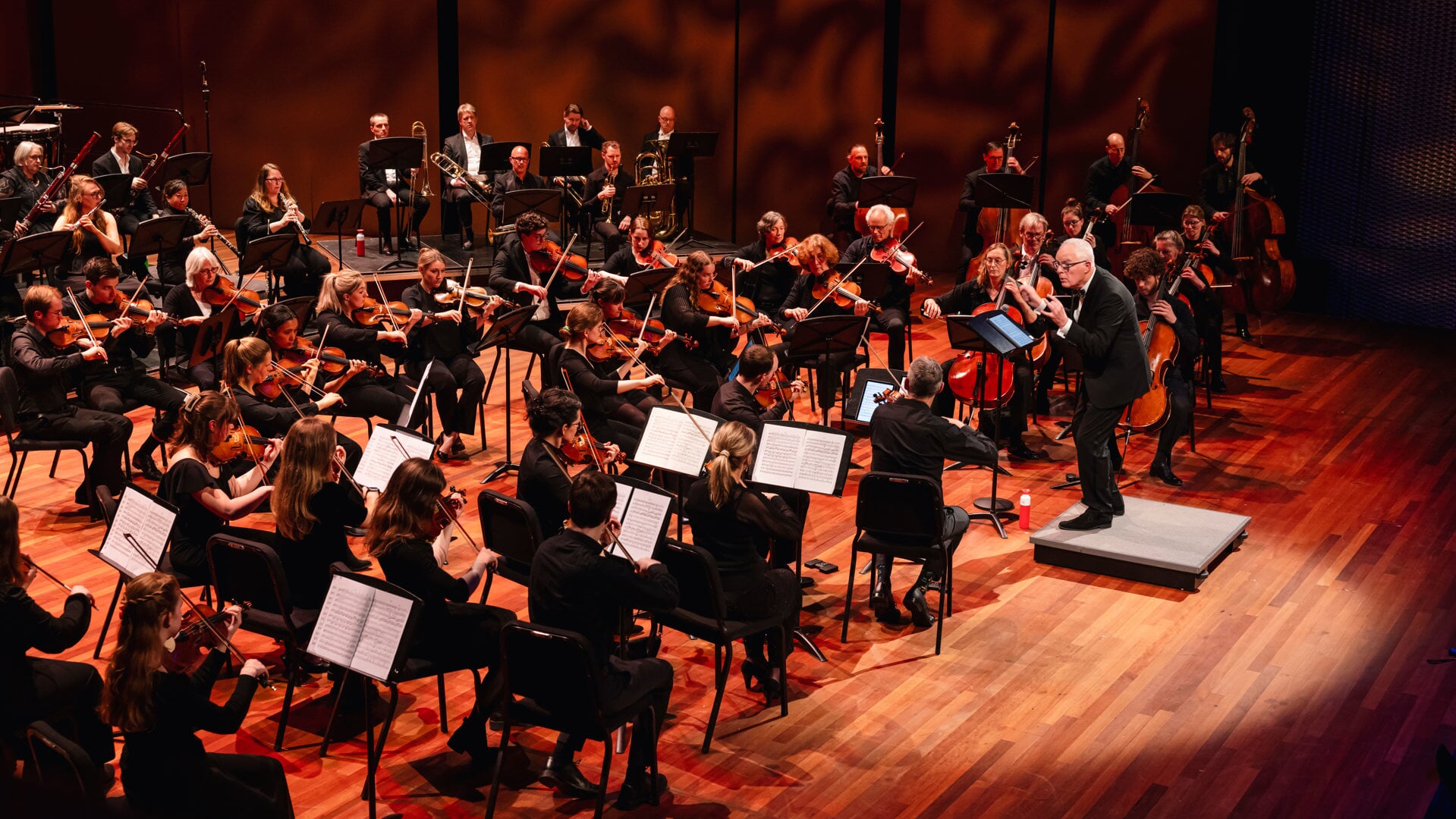 Het Flevolands Philharmonisch Orkest (FlePhO) gaf donderdag haar eerste concert in de grote zaal van Kunstlinie. (Foto: Maarten Feenstra)