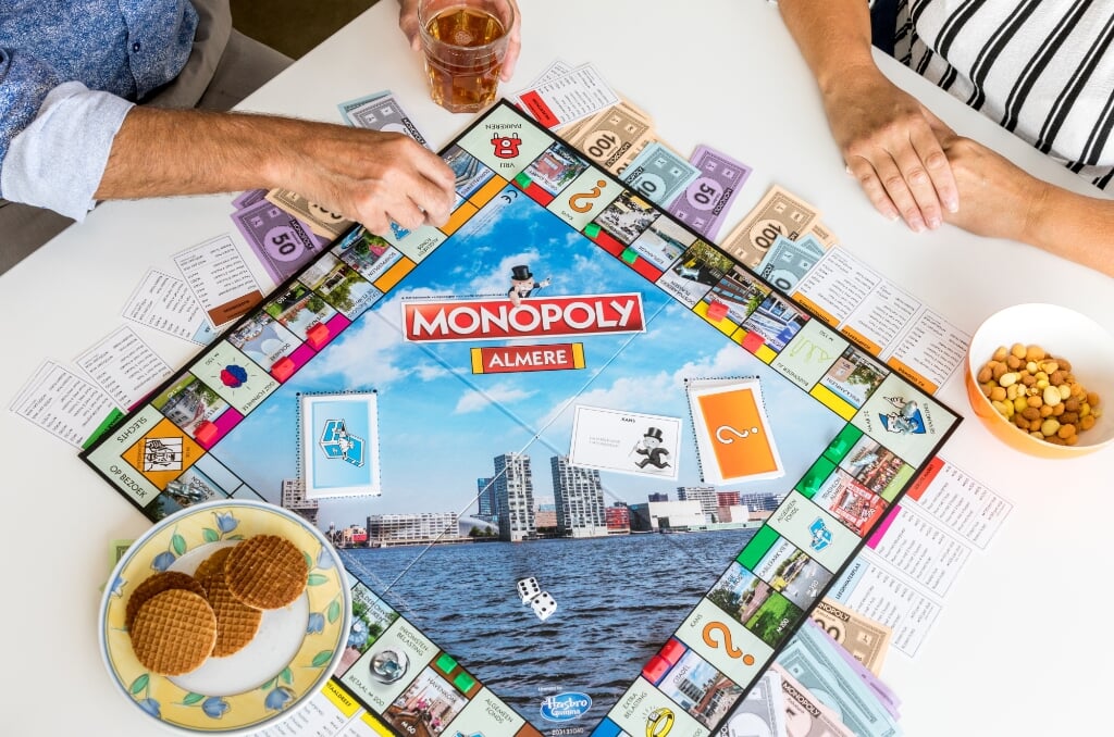 De Almeerse Monopolyspellen zijn weer te koop. (Foto: Roxanne Overdijk)