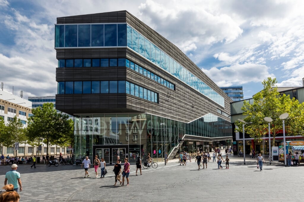 De nieuwe bibliotheek aan het Stadhuisplein. (Foto: Maarten Feenstra)