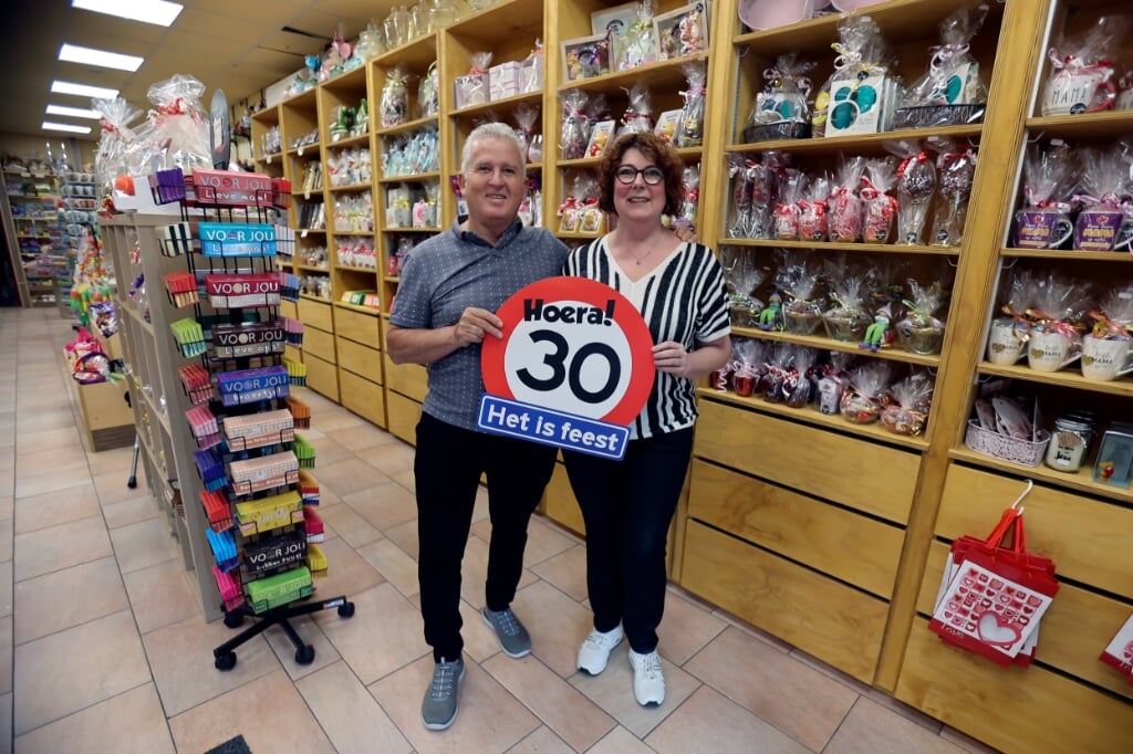 Martin en Sandra Wijnberg vieren het 30-jarig bestaan van Smikky in Buiten. (Foto: Fred Rotgans)